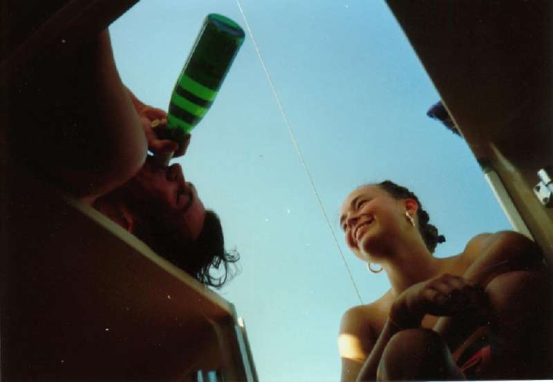 Claus und Elke am Schiff und Wein